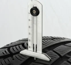 Miernik głębokości bieżnika opon (głębokościomierz) metalowy, 0–50 mm futerał
